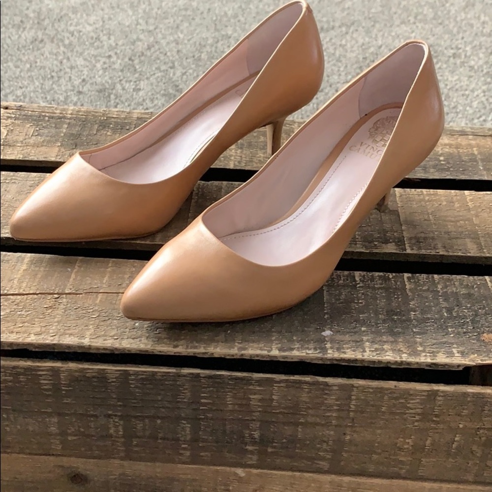 Vince Camuto Goldie/wheat Napa leather pump 8.5